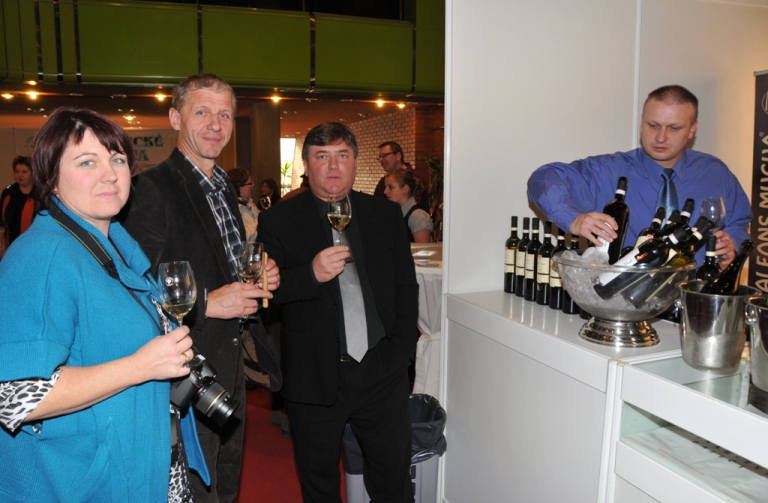 Dny vína zahájili Jaroslav Podzimek (vlevo) a ředitel KDL Jan Piňko.